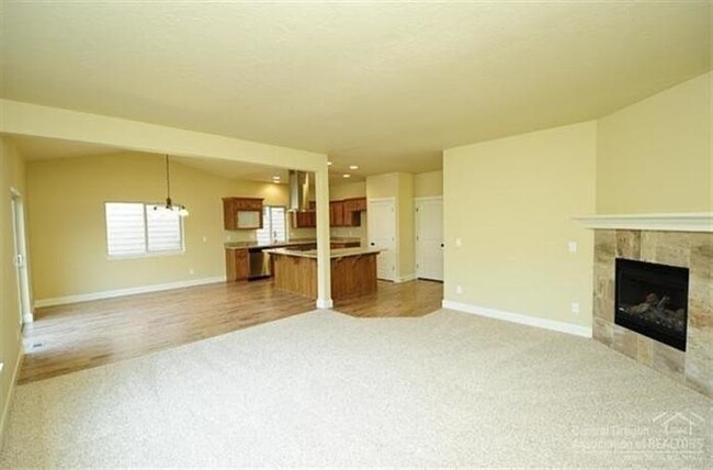 Building Photo - MOVE IN SPECIAL $500 OFF FIRST MONTHS RENT...