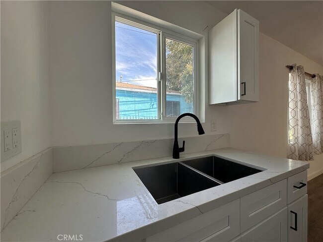 Building Photo - 455 W Cowles St