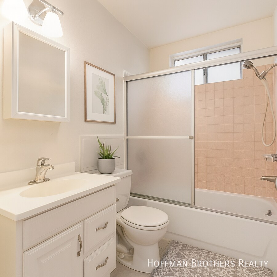 Building Photo - 5709 Willowcrest Ave