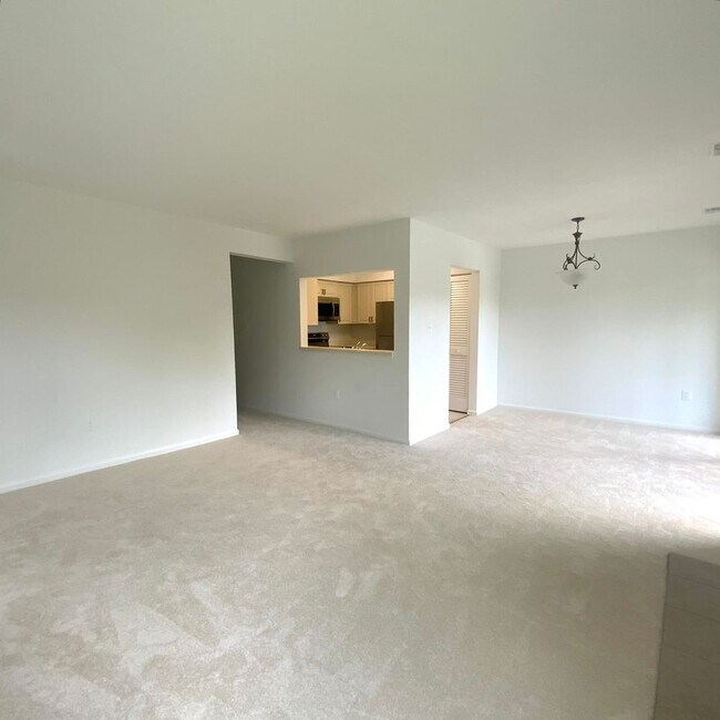 Building Photo - 7594 Lakeside Village Dr