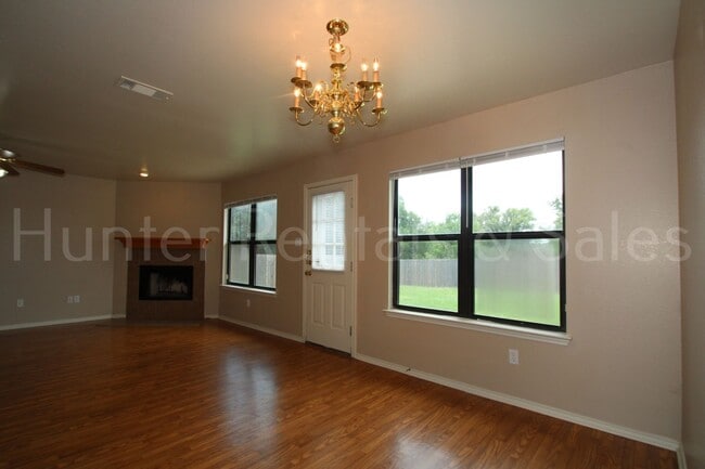 Building Photo - Bright, Open, and Ready to Welcome You Home