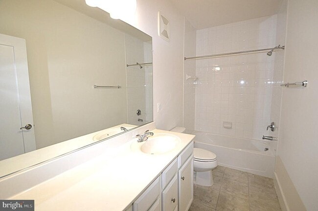 Building Photo - 44878 Tiverton Sq