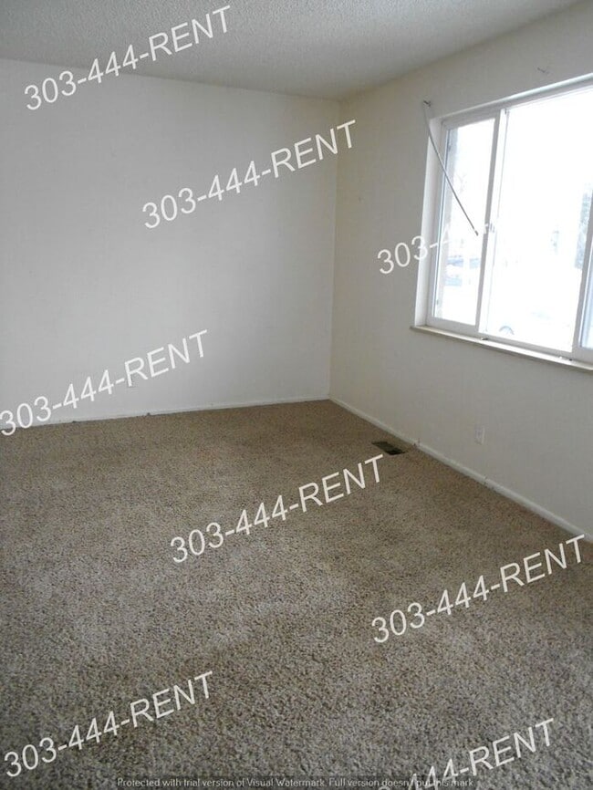 Building Photo - 3 Bedroom 2 Baths in Montbello