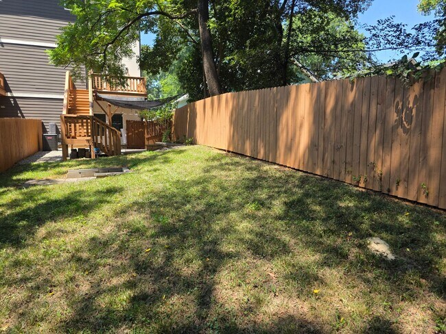 Building Photo - 327 Coxe Ave