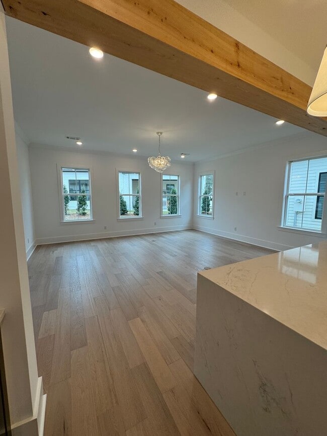 Building Photo - Belmont 1221