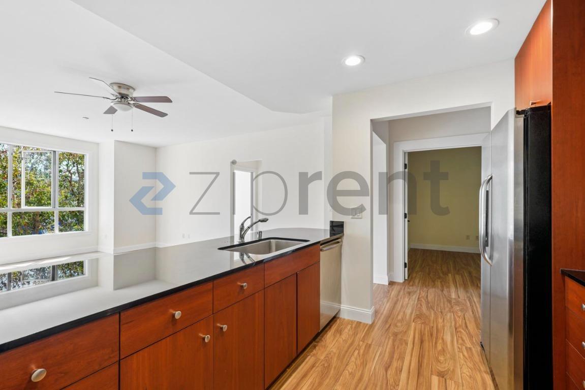 Building Photo - Unit 313