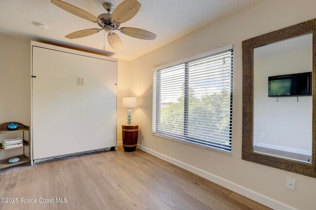 Building Photo - 9612 Riverside Dr