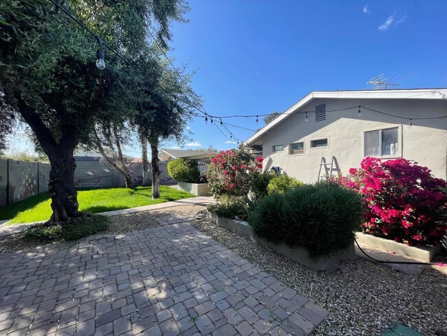 Building Photo - 843 E Butler Dr