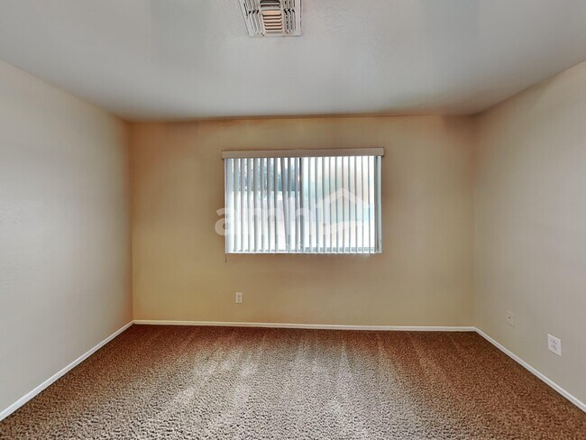 Building Photo - 11337 W Lincoln St