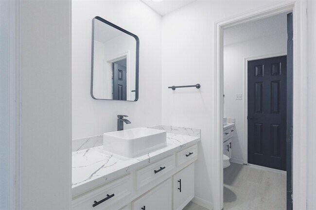 Building Photo - 17527 Sandy Cliffs Dr