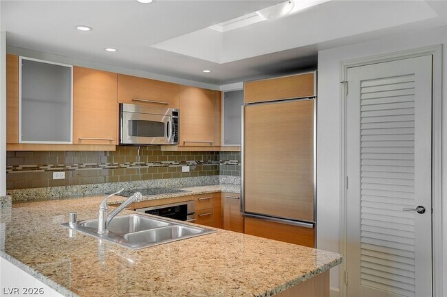 Building Photo - 322 E Karen Ave