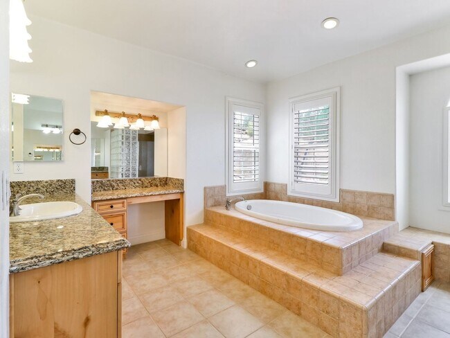 Building Photo - Beautiful custom home in The Promontory in...