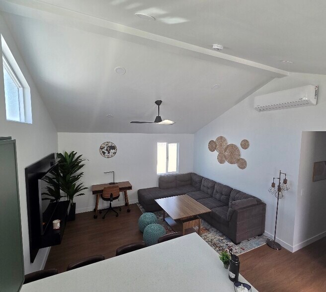 Building Photo - 6611 Winnetka Ave