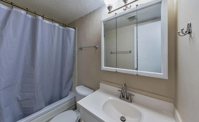 Building Photo - Modern 2BR Condo at Pembroke Gardens – Balcony, Pool Access & Utilities
