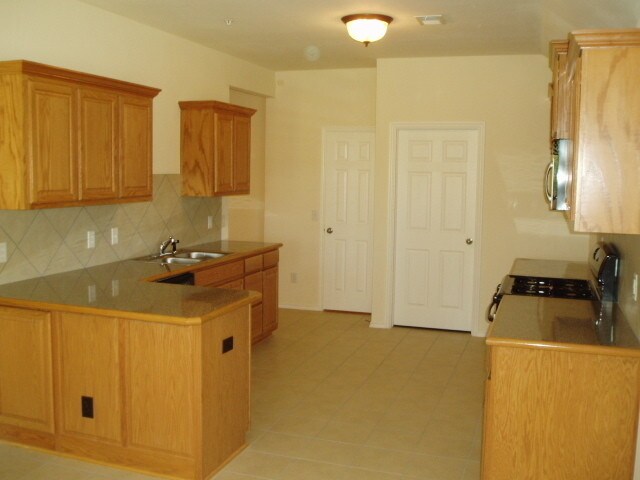 Building Photo - 15616 Traditions Dr