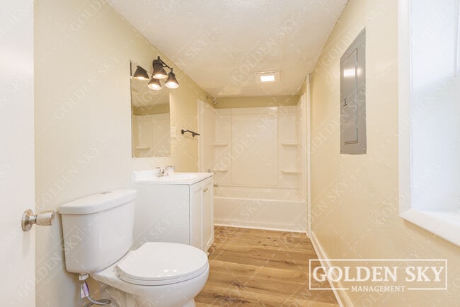 Building Photo - 1704 W 15th St