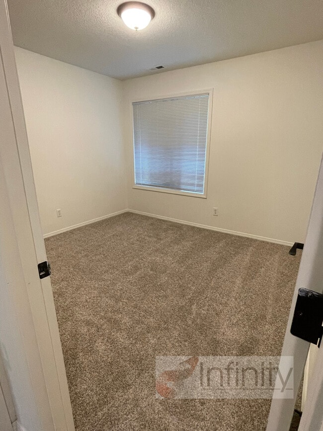 Building Photo - 23984 SW Shady Grove Dr