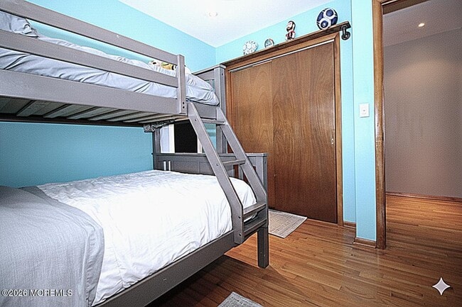 Building Photo - 60 Shell St