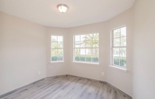 Building Photo - 293 Summer Springs Ct