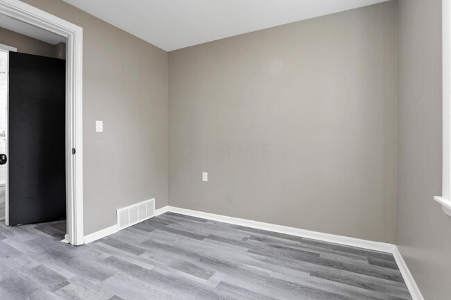 Building Photo - 256 Southard Dr