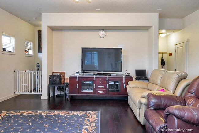 Building Photo - Spectacular 3BD Condo | Near Intel | Walk to MAX Station | Free High-Speed Internet | Water/Sewer...