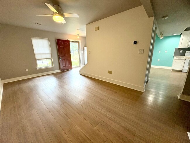 Building Photo - 2 Bedroom 2.5 Bathroom Townhome in Mechani...