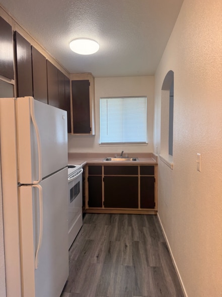 Building Photo - 6667 Blue Heron Dr