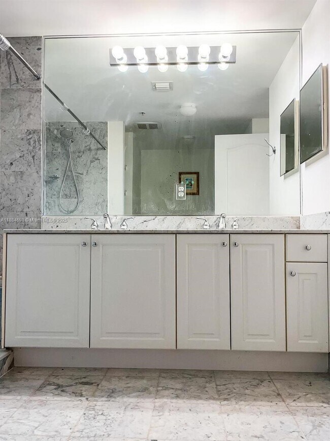 Building Photo - 2501 Douglas Rd