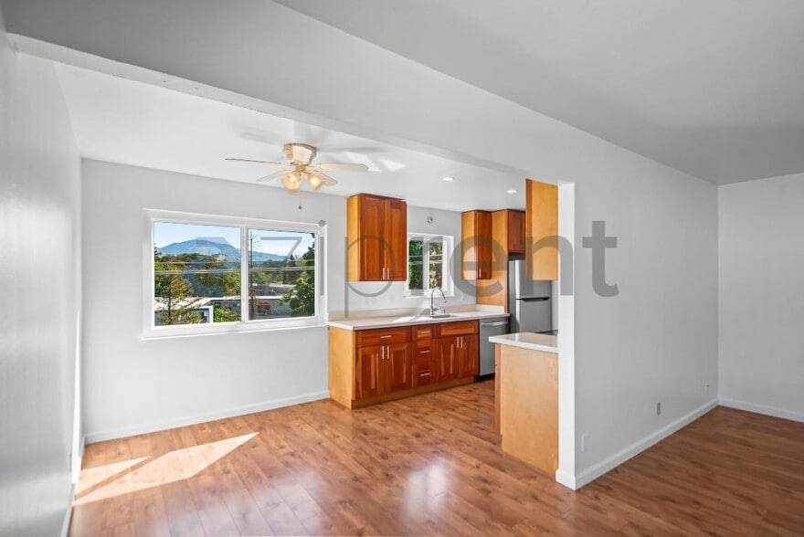 Building Photo - 138 Village Ct