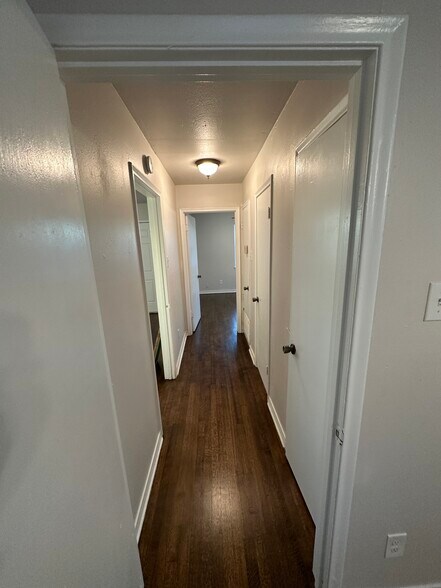 Building Photo - 2322 Meadow Ln