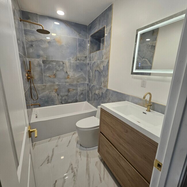 Building Photo - 214 Hermitage St