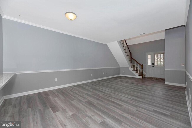 Building Photo - 910 McLendon Dr