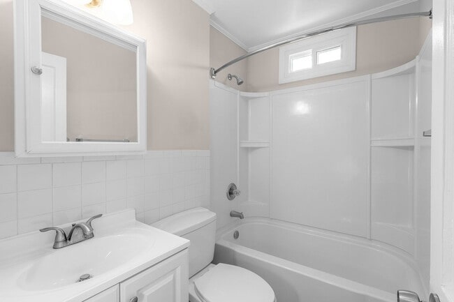 Building Photo - Gorgeous 2BR/1BA Duplex near Selwyn and Park Rd Hotspots!