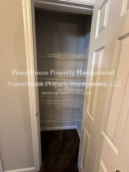 Building Photo - 502 Oakwood Ct