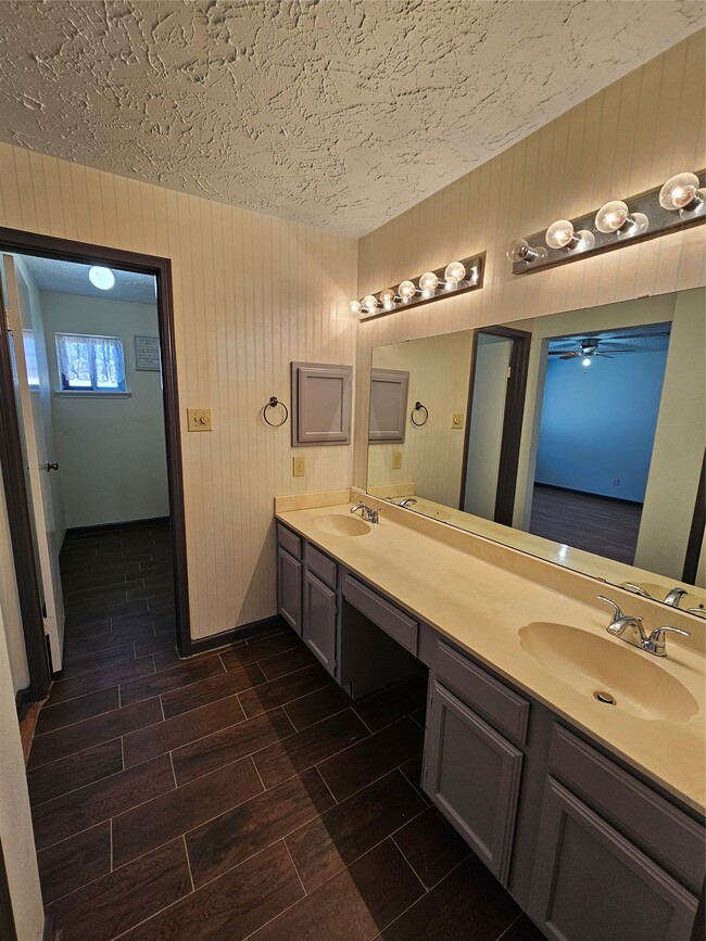 Building Photo - 8319 Wind Veil Dr