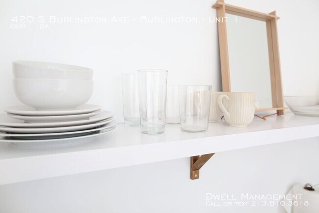 Building Photo - Beautiful Studio Apartment with Kitchenette