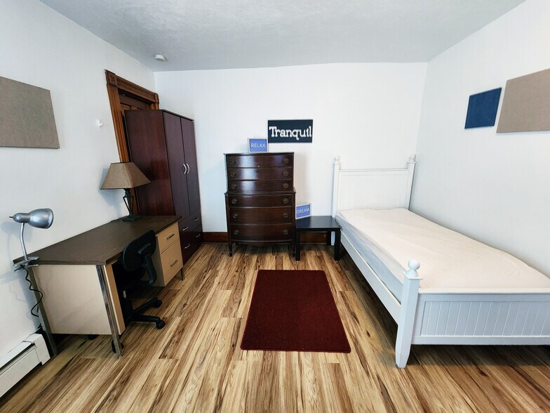 New flooring throughout - 2706-2 Buffalo Rd