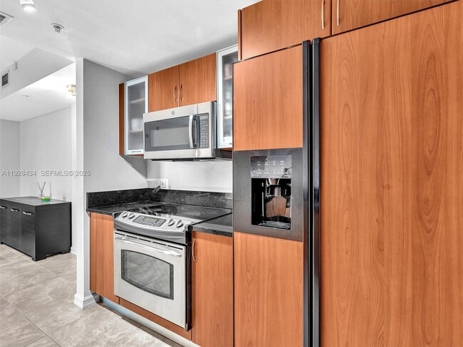 Building Photo - 18800 NE 29th Ave