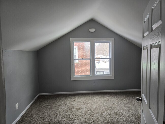 Building Photo - 11911 Lansdowne St