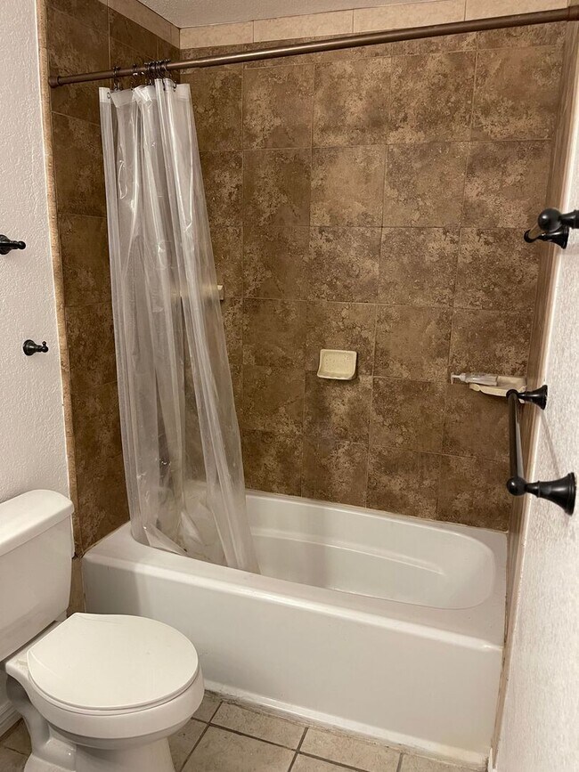 Building Photo - 2nd Floor condo For Rent