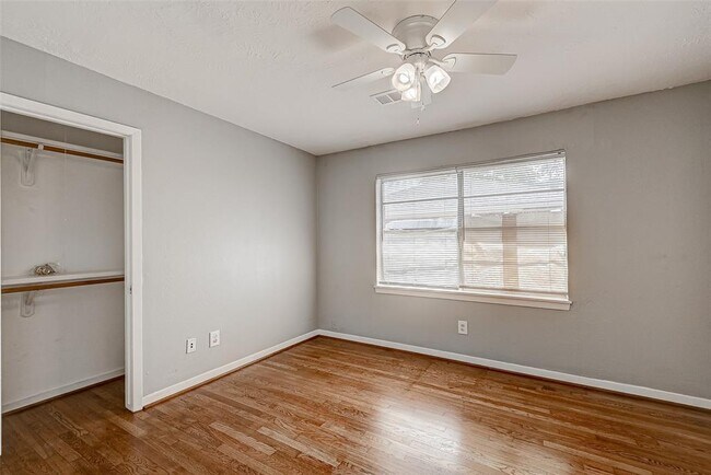 Building Photo - 718 Hohl St
