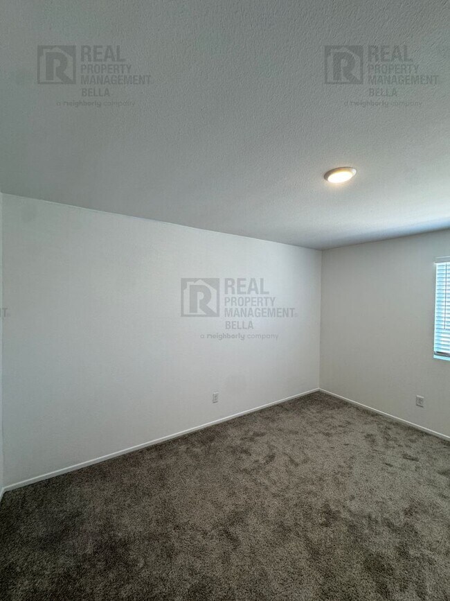 Building Photo - Spacious 3-Bedroom Home in the Desirable McSweeny Farms Community!