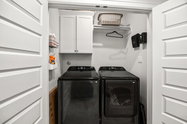 Building Photo - 2718 Grand Fountains Dr