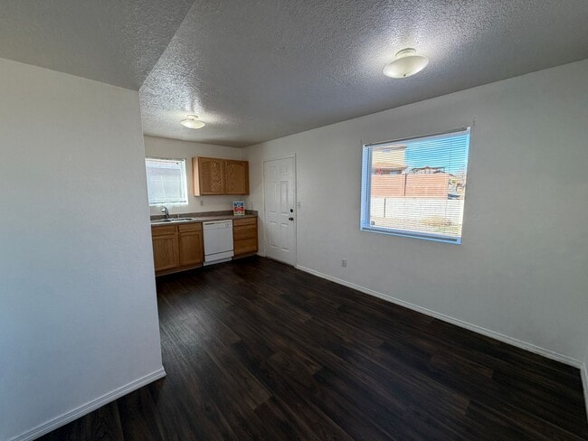 Building Photo - 3 Bedroom Single Story Home Near Northern Blvd NE & Loma Colorado Blvd NE!