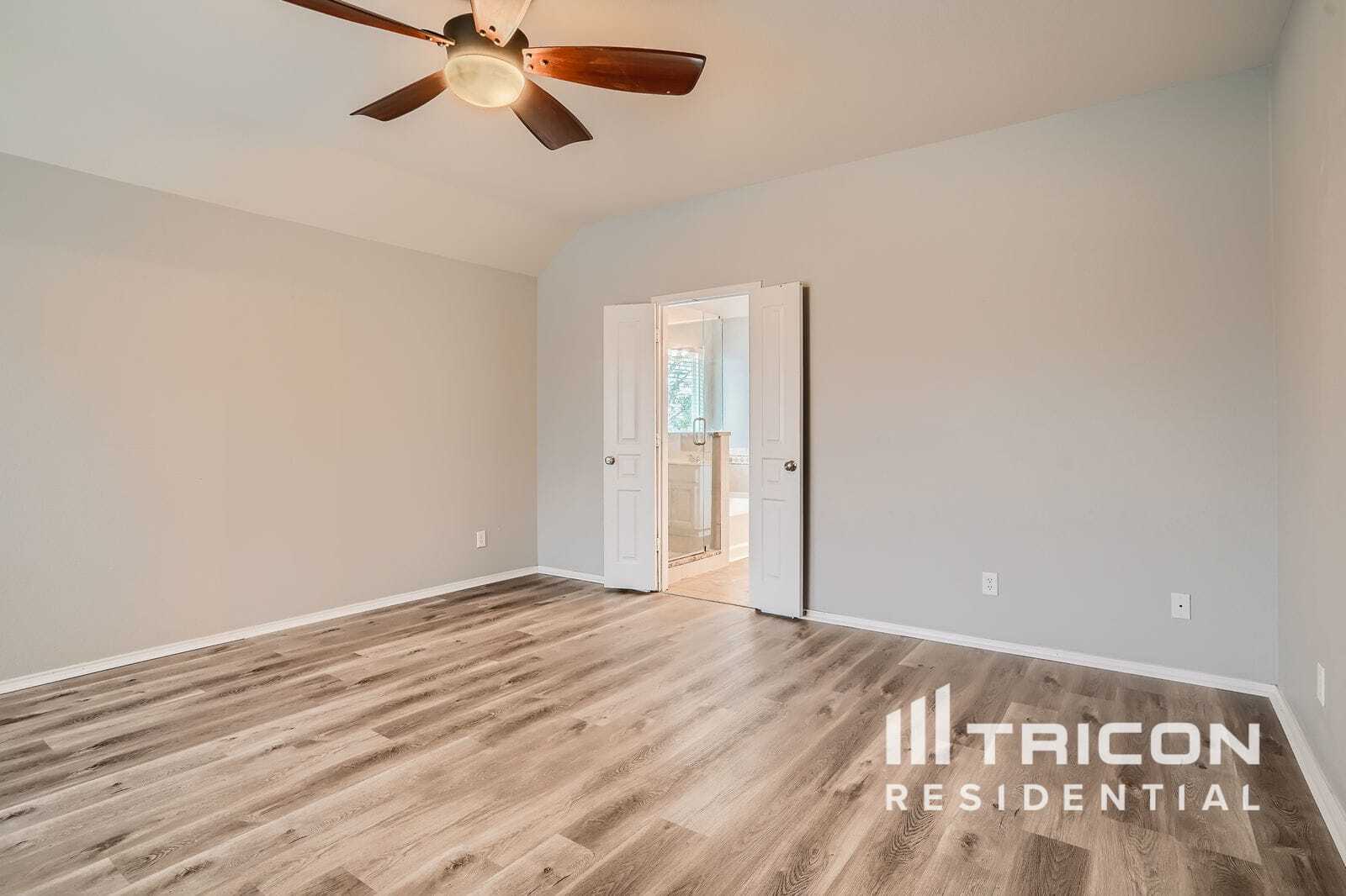 Building Photo - 305 Hidden Lake Ct