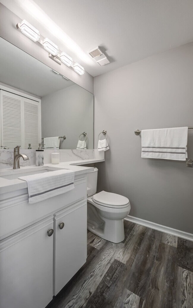 Building Photo - 603 Shorewood Dr