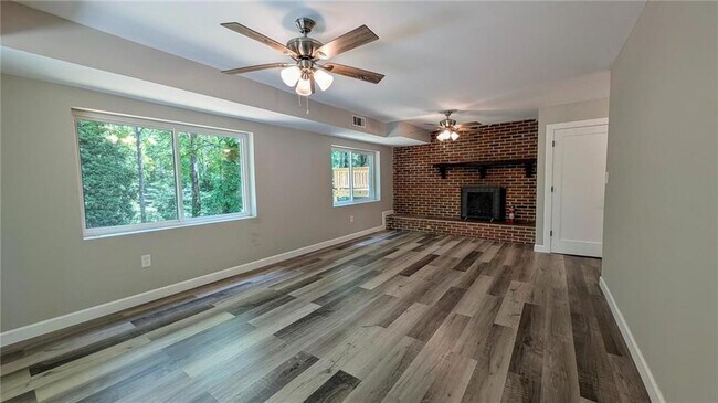 Building Photo - 3318 Hilltop Cir