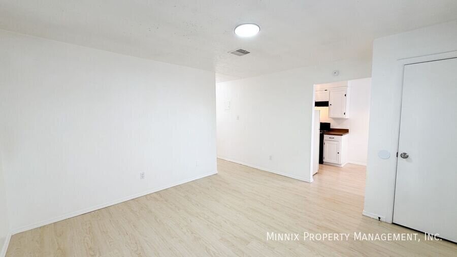 Building Photo - 5005 Ave W.-9