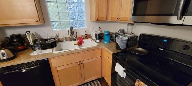 Building Photo - 800 N 8th St