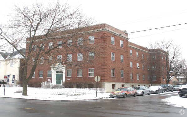 Building Photo - Neil Manor